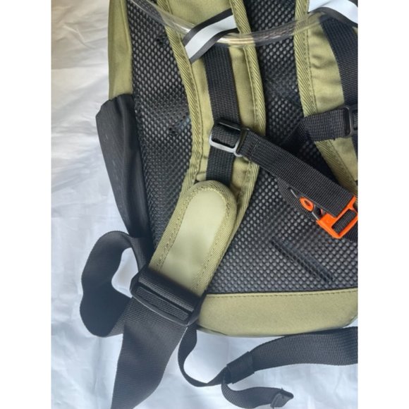 2L Hydration Backpack Olive Green. Removable Water Bladder. Straps with whistle - Picture 8 of 12